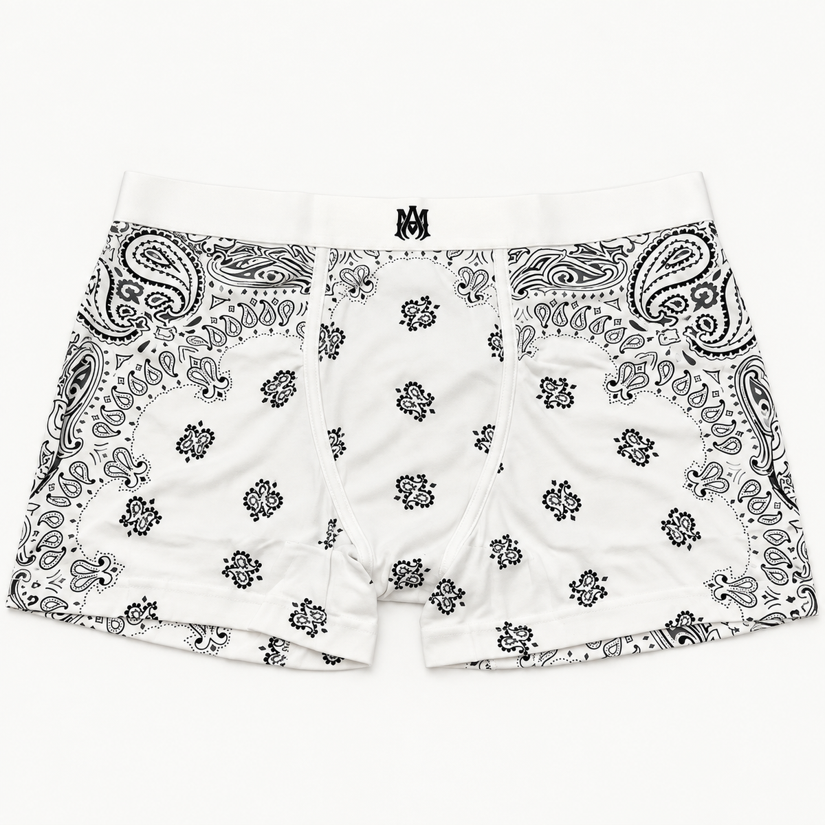 Bóxer Amiri blanco con estampado bandana negro sobre fondo claro