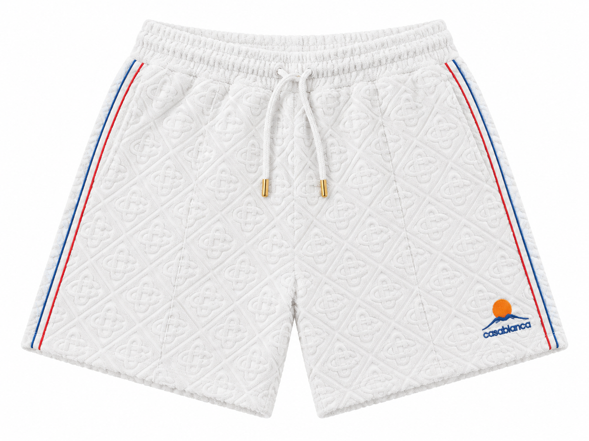 Short Casablanca blanco texturizado con vivo rojo y azul y logo de montaña